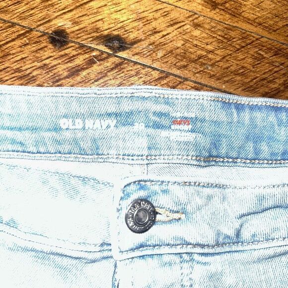 Old Navy light wash curvy distressed plus size 20 denim shorts - Picture 2 of 3